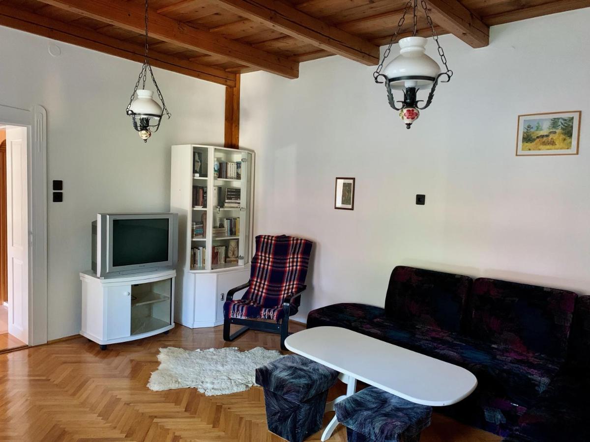 Henrietta Vendeghaz Apartment