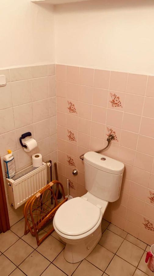 Henrietta Vendeghaz Apartament