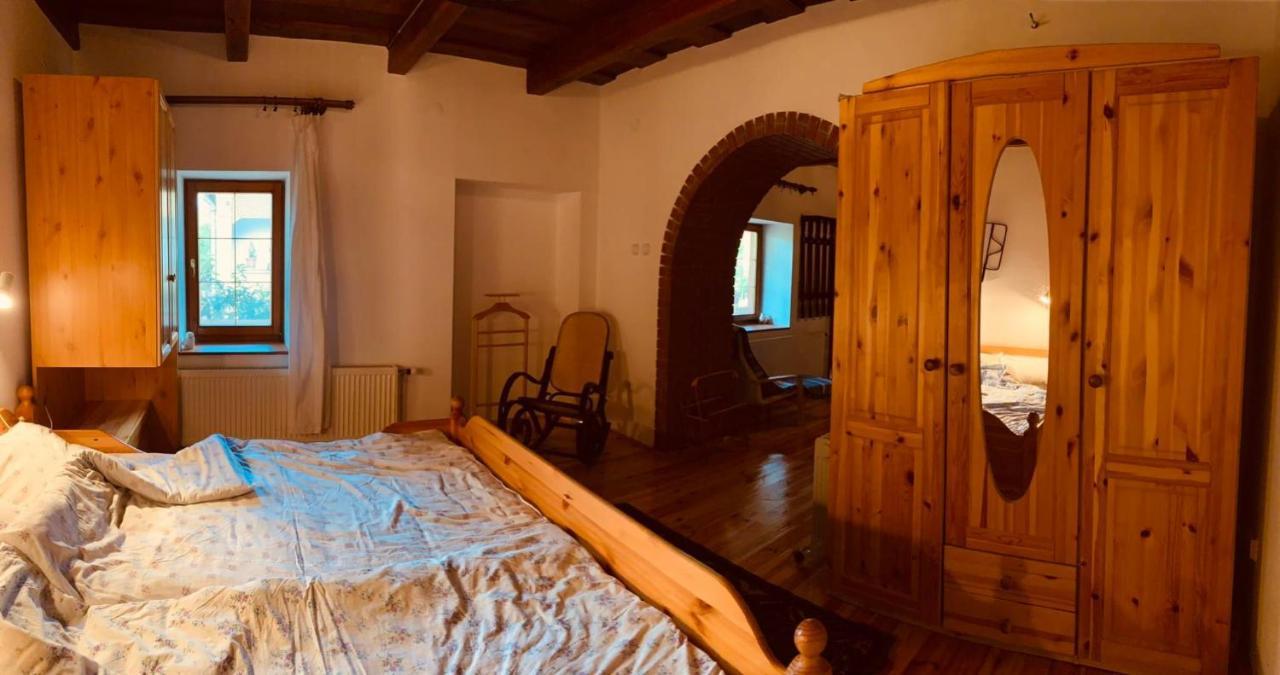 Henrietta Vendeghaz Apartment