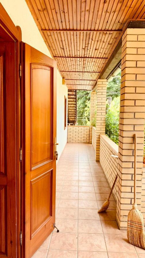Henrietta Vendeghaz Apartament *