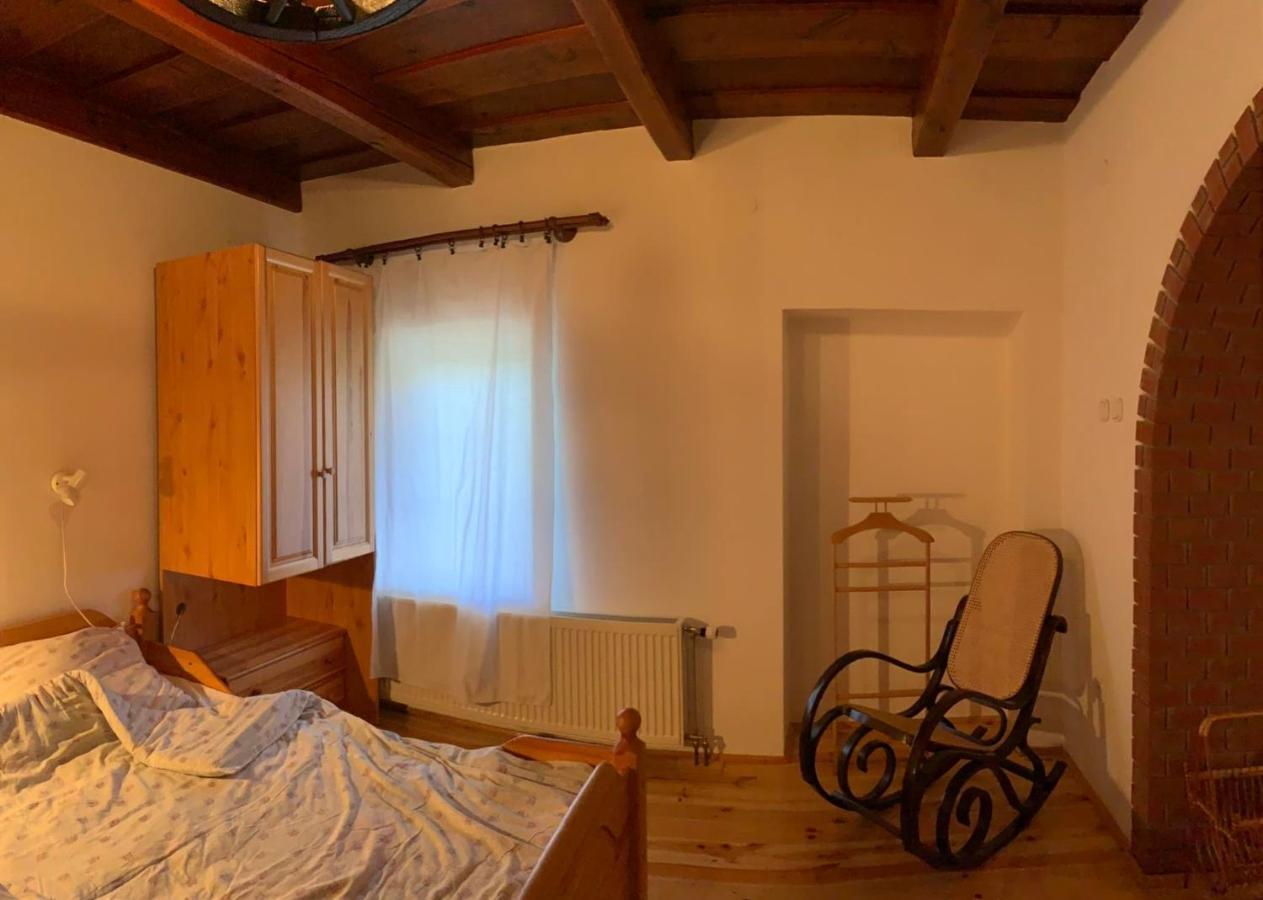 Henrietta Vendeghaz Apartment